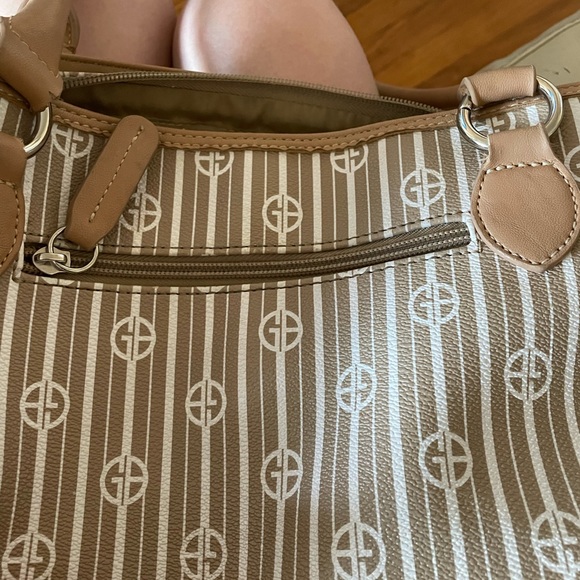 Giani Bernini gorgeous hardly used purse. - Picture 4 of 7